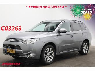 krockskadad bil auto Mitsubishi Outlander 2.0 PHEV Instyle Schuifdak Leder Navi Clima Cruise Camera SHZ AHK 2014/10