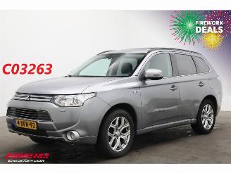 Auto incidentate Mitsubishi Outlander 2.0 PHEV Instyle Schuifdak Leder Navi Clima Cruise Camera SHZ AHK 2014/10
