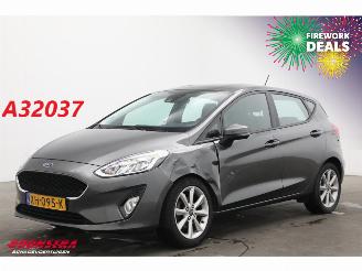 skadebil auto Ford Fiesta 1.1 Trend 5-DRS Navi Airco Cruise PDC 2019/2