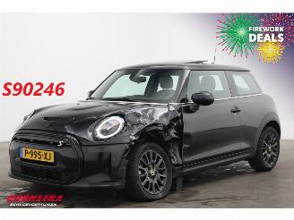 skadebil auto Mini Mini Cooper SE 33 kWh Schuifdak LED Leder Cruise Camera SHZ 2022/6