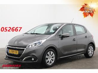 krockskadad bil auto Peugeot 208 1.2 PureT. Signature Navi Camera Carplay Airco Cruise 2019/7