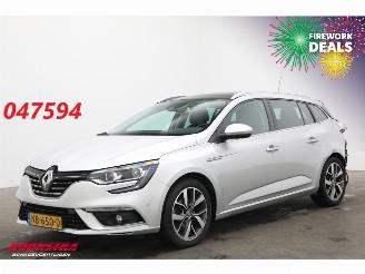 krockskadad bil auto Renault Mégane Estate 1.2 TCe Bose 2017/1