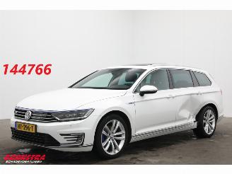 Vaurioauto  passenger cars Volkswagen Passat Variant 1.4 TSI GTE Highline LED ACC Pano ErgoComf. Leder SHZ AHK 2015/12