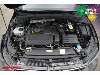 Volkswagen Golf 1.5 eTSI DSG R-Line LED ACC Virtual Navi Camera LRHZ picture 9