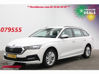 krockskadad bil auto Skoda Octavia Combi 1.0 e-TSI DSG Business Edition Virtual Navi Clima Cruise Camera 2021/1