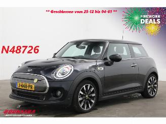 krockskadad bil auto Mini Cooper SE Electric Yours 33 kWh Pano LED HUD H/K Leder SHZ Camera 60.571 km! 2020/10