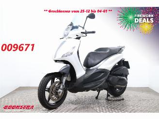 Vaurioauto  motor cycles Piaggio Beverly 350 Beverly 350 Sport ABS LED 2017/9