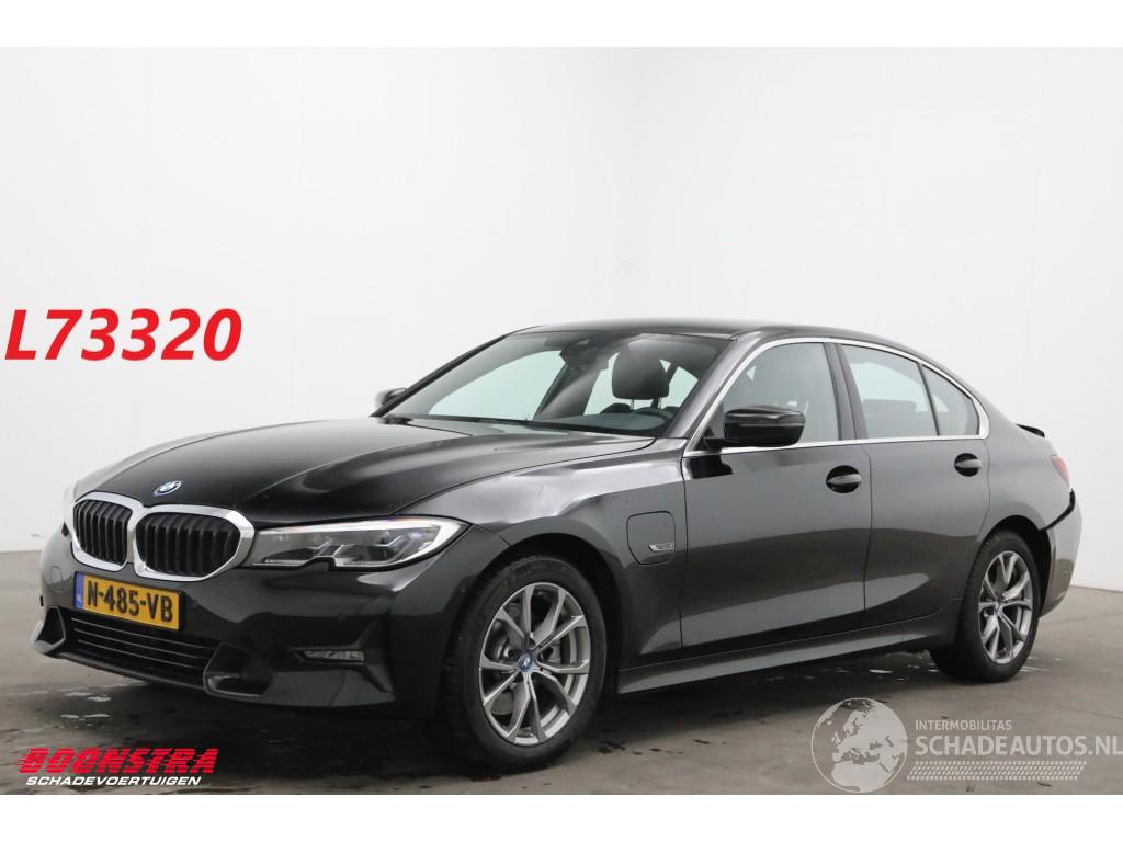 BMW 3-serie 320e Business Edition Plus LED Leder Navi Clima Cruise SHZ PDC
