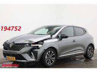 Vaurioauto  passenger cars Renault Clio 1.6 E-Tech Full Hybrid 145 techno LED Navi Clima Cruise Camera 3.962 km! 2025/9