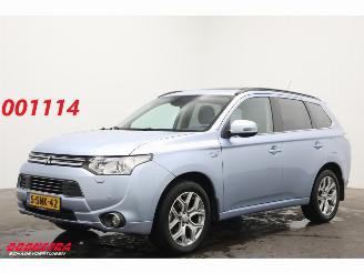 Auto incidentate Mitsubishi Outlander 2.0 PHEV 4WD Instyle+ ACC Schuifdak Leder Camera SHZ AHK 2013/11