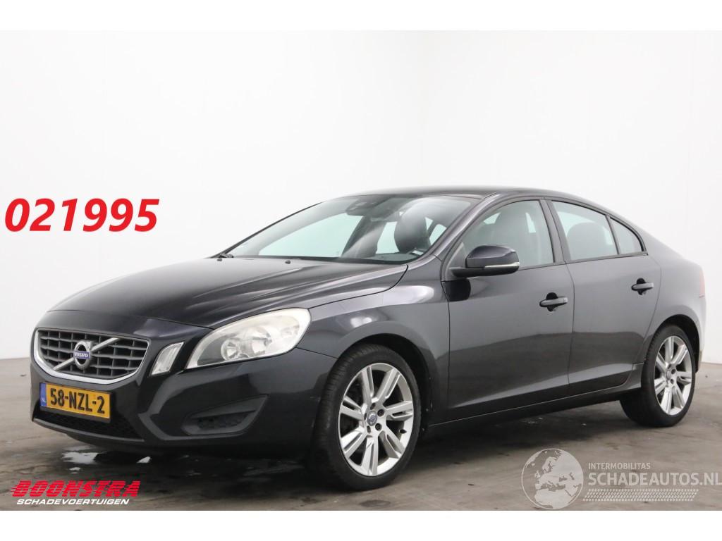 Volvo S-60 2.4 D5 Kinetic Leder Navi Clima Cruise PDC AHK