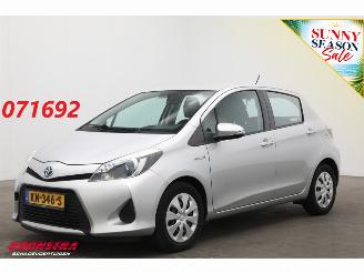 Voiture accidenté Toyota Yaris 1.5 Full Hybrid Aut. Aspiration Clima Cruise Camera 2013/10