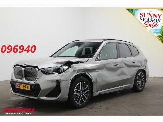 krockskadad bil auto BMW iX1 eDrive20 67 kWh M Sport ACC Navi H/K Memory SHZ Virtual 360° PDC 2024/11