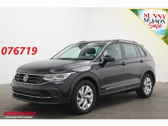 damaged passenger cars Volkswagen Tiguan 2.0 TSI DSG 4Motion Pano Schuif/kantel ACC Clima Navi SHZ Apple/Android Camera PDC 2023/7