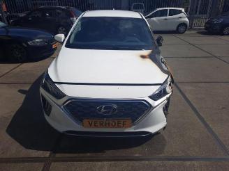 Salvage car Hyundai Ioniq Ioniq, Liftback, 2016 / 2022 1.6 GDI 16V PHEV 2021/9