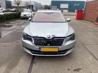 Vaurioauto  passenger cars Skoda Superb  2019/1