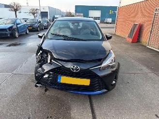damaged passenger cars Toyota Yaris  2017/12