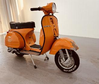 krockskadad bil bromfiets Vespa  Classic Motorscooter P125X 1970 1970/9