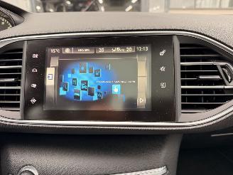 Peugeot 308 HB 1.2 Blue Lease Exe. Pano picture 18