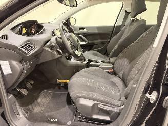 Peugeot 308 HB 1.2 Blue Lease Exe. Pano picture 7