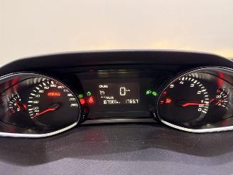 Peugeot 308 HB 1.2 Blue Lease Exe. Pano picture 14