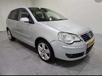 Volkswagen Polo 1.4-16V Comfortline AC 5,Drs LM 60Kw NAP picture 1