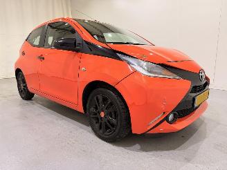 skadebil auto Toyota Aygo HB 1.0 VVT-i x-cite Navi/Airco 2014/10