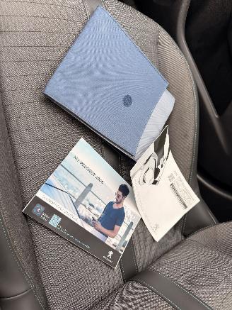 Peugeot 2008 1.2 Blue Lease Allure picture 19