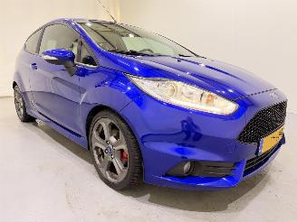 krockskadad bil auto Ford Fiesta 1.6 ST2 180PK Navi/Clima 2014/7