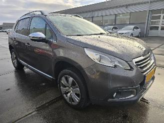 krockskadad bil auto Peugeot 2008 1.2 Vti Allure Pack Premium Plus *Engine broken* 60Kw Bjr.2013 2013/12