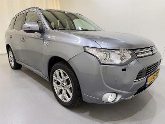 krockskadad bil auto Mitsubishi Outlander 2.0 PHEV Instyle Aut. Navi/Clima 2014/2