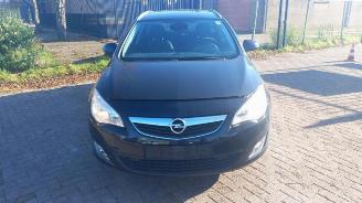 Opel Astra Astra J Sports Tourer (PD8/PE8/PF8), Combi, 2010 / 2015 1.4 Turbo 16V picture 2
