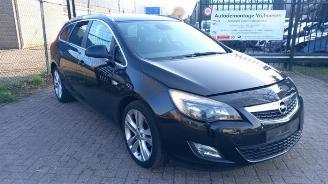 Coche siniestrado Opel Astra Astra J Sports Tourer (PD8/PE8/PF8), Combi, 2010 / 2015 1.4 Turbo 16V 2011/4
