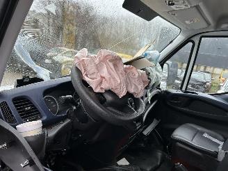 Iveco Daily 35-140 Hi-Matic  ( vuilnisophaal voor kleine containers ) picture 11