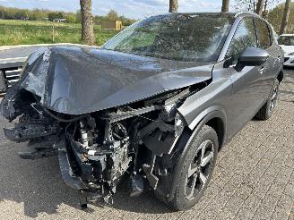 krockskadad bil auto Nissan Qashqai 1.3 Hybrid  Automaat Business Design ( Panoramadak ) 2022/3