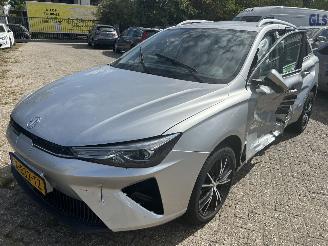 Vaurioauto  passenger cars MG MG5 Luxury Long Range  115 kW  automaat 2024/2