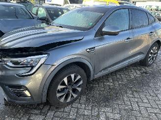 Vaurioauto  passenger cars Renault Arkana 1.6  E-Tech Hybrid  Automaat 2022/10