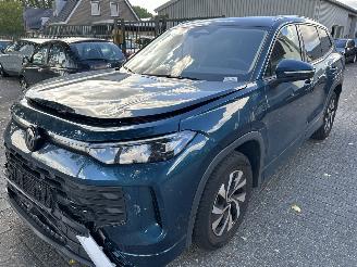 Damaged car Volkswagen Thesis Tayron  1.5 e-Hybrid Life Edition  Automaat  ( nw prijs 56500,00 ) 2025/4