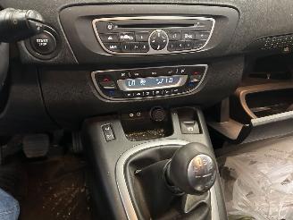 Renault Scenic 1.6 Dynamic picture 9