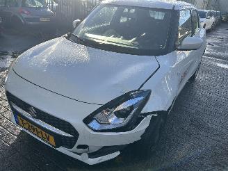 skadebil auto Suzuki Swift 1.2 Hybrid Comfort 2023/7