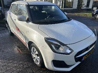 Suzuki Swift 1.2 Hybrid Comfort picture 3