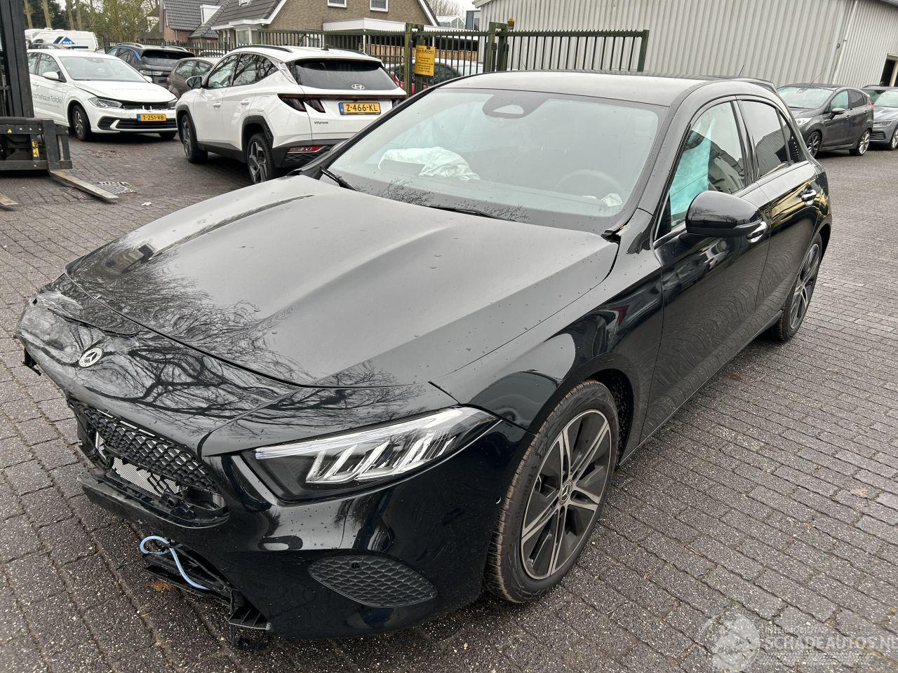 Mercedes A-klasse 180 Star Edition  Automaat  ( 1337 Km !!! )