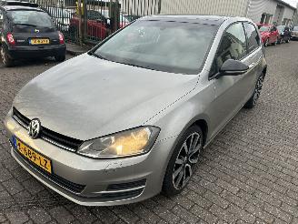 krockskadad bil auto Volkswagen Golf 1.2 TSI  Trenline  ( panoramadak ) 2013/3