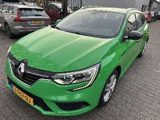 krockskadad bil auto Renault Mégane 1.5 DCI  Stationcar 2020/9