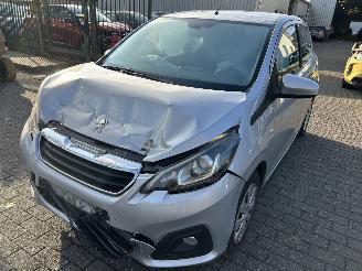 krockskadad bil auto Peugeot 108 1.0 VTI  Blue Lion 2017/4