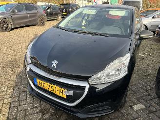 krockskadad bil auto Peugeot 208 1.0 PureTech Access 2015/10
