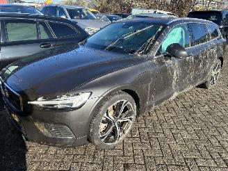 krockskadad bil auto Volvo V-60 2.0 T6 AWD  Recharge Plug-in Hybrid Ultra Bright  ( Leer-Panoramadak ) 2025/3