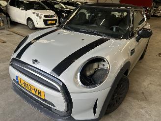 krockskadad bil auto Mini Cooper 1.5 Business Edition 2021/8