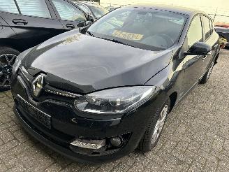 Coche accidentado Renault Mégane 1.2 TCe Limited  5 drs 2015/9