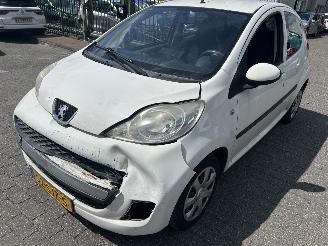 Vaurioauto  passenger cars Peugeot 107 1.0 2011/11